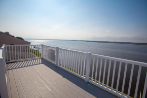 Baycation Joe's